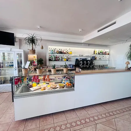 Отель Miralonga Ла-Маддалена